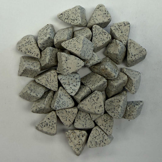 Small pile close-up of C-ACT-22 01 E ceramic media