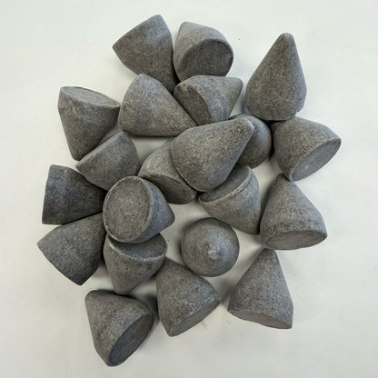 Small pile EF-1000 CN 01 Eco-Flex™ cone-shaped dry tumbling media