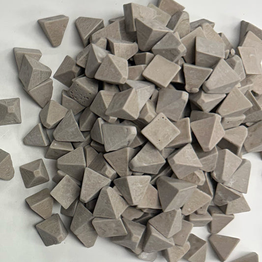 R-1000 HD PYR 05 Plastic/Ceramic Hybrid Media, 3/8" x 3/8" Pyramid