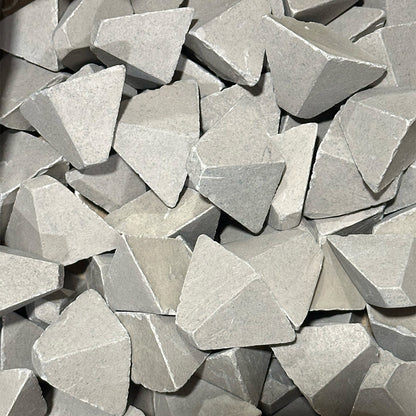 R-1000 HD PYR 06 Plastic Media, 1 5/8″ x 1″ x 1″ Pyramid 