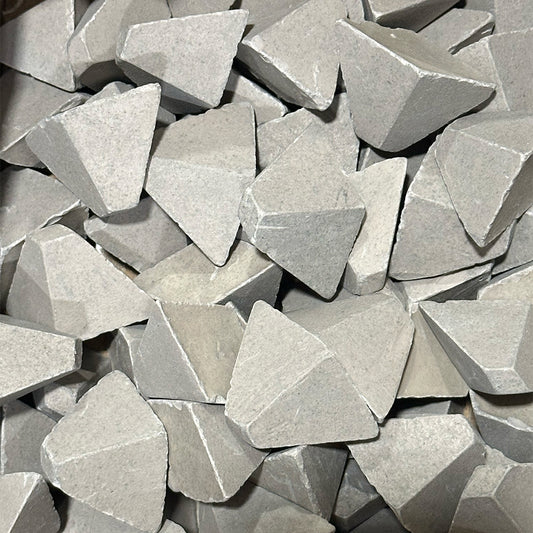 R-1000 HD PYR 06 Plastic Media, 1 5/8″ x 1″ x 1″ Pyramid 