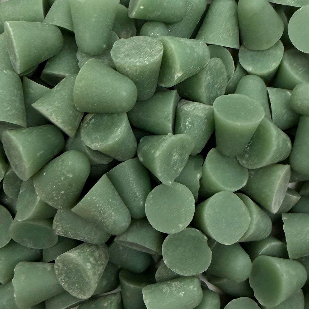 Close-up of R-600 CN 01 plastic media