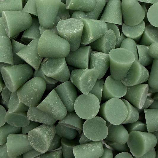 Close-up of R-600 CN 01 plastic media