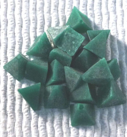 Plastic Media, Part # R-700 PYR 01, Pyramid 1/4" x 1/4"